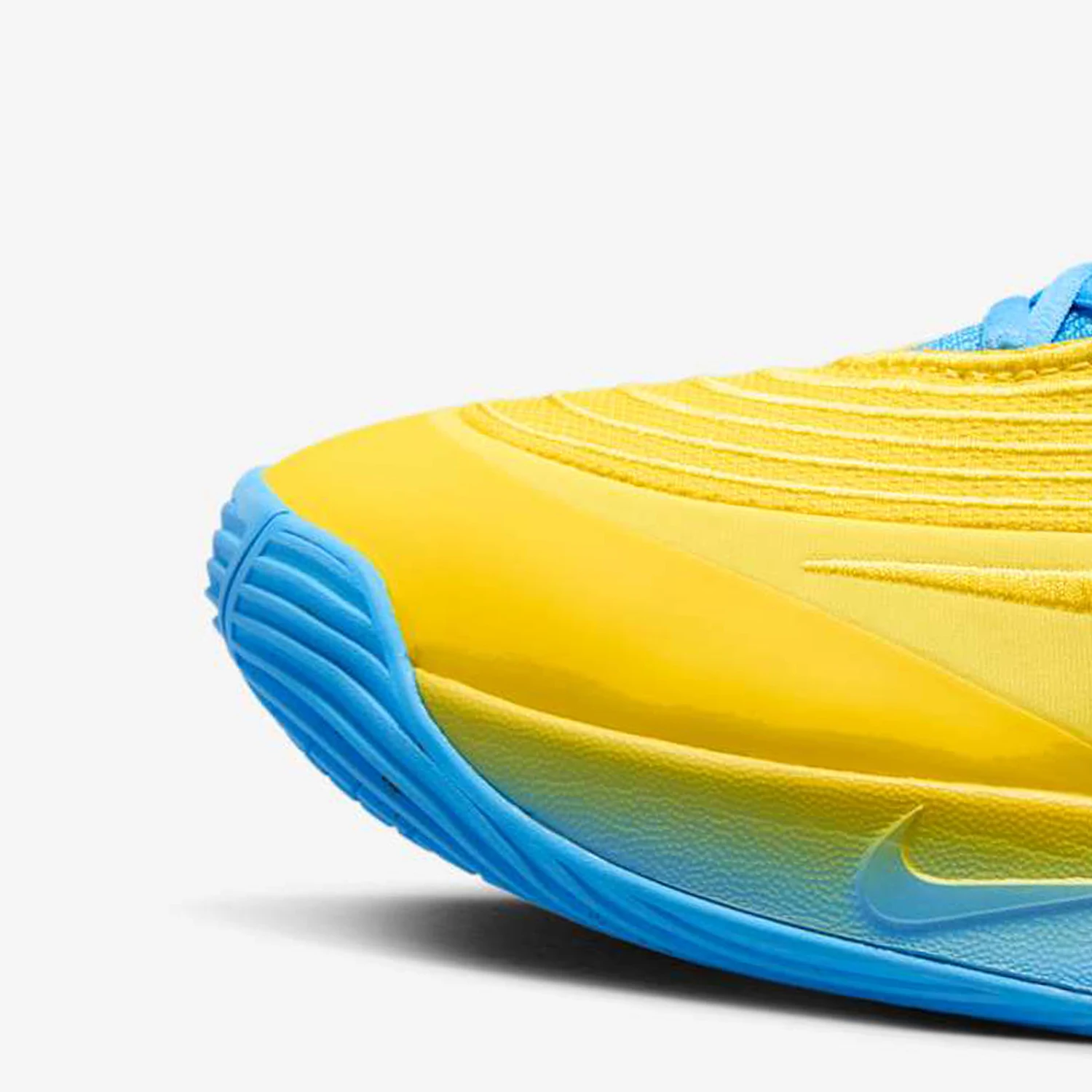 حذاء كرة السلة الرسمي الأصيل الجديد للرجال من Nike برباط ممتص للصدمات FQ3681-700