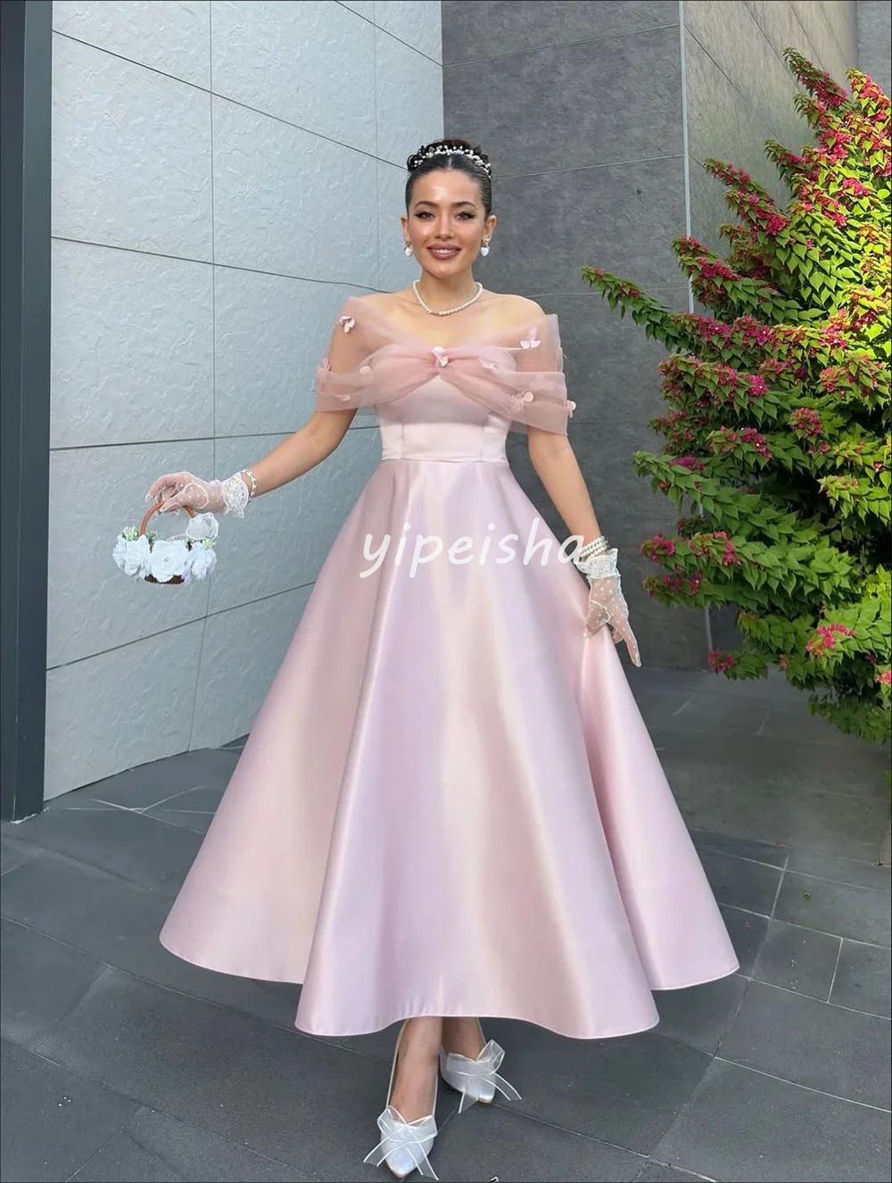 カスタマイズされたセクシーなシンプルなプリーツ手作りフラワービーズAラインオフショルダーミディドレスオーダーメイドオケージョンドレス絶妙な