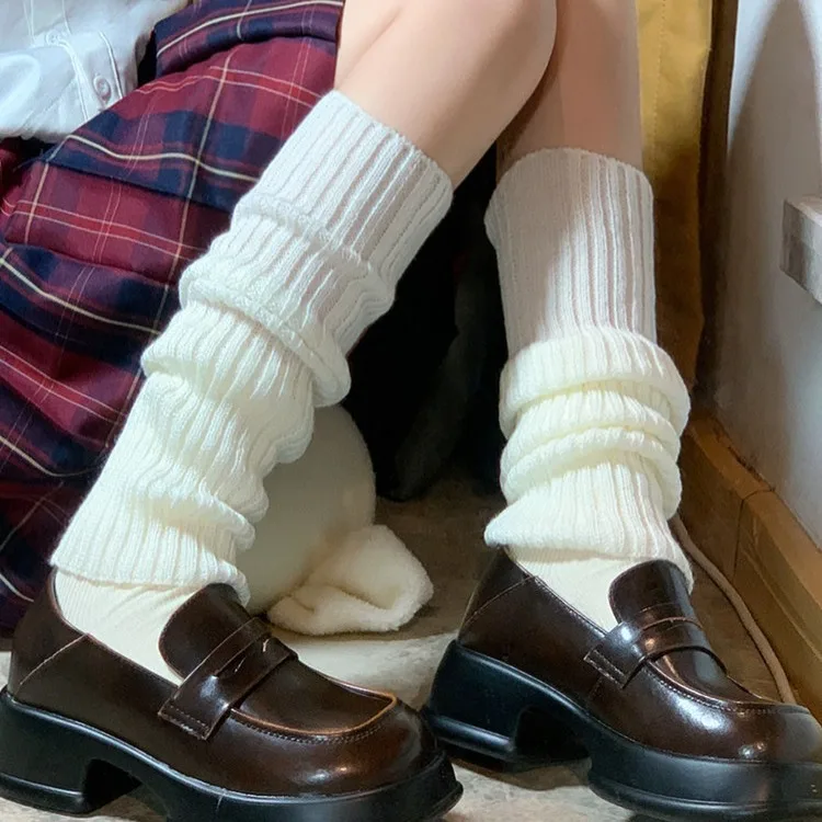 Polainas femininas brancas de malha canelada, soltas, com design empilhado, macias e elásticas, até a panturrilha, para roupas estilo Lolita