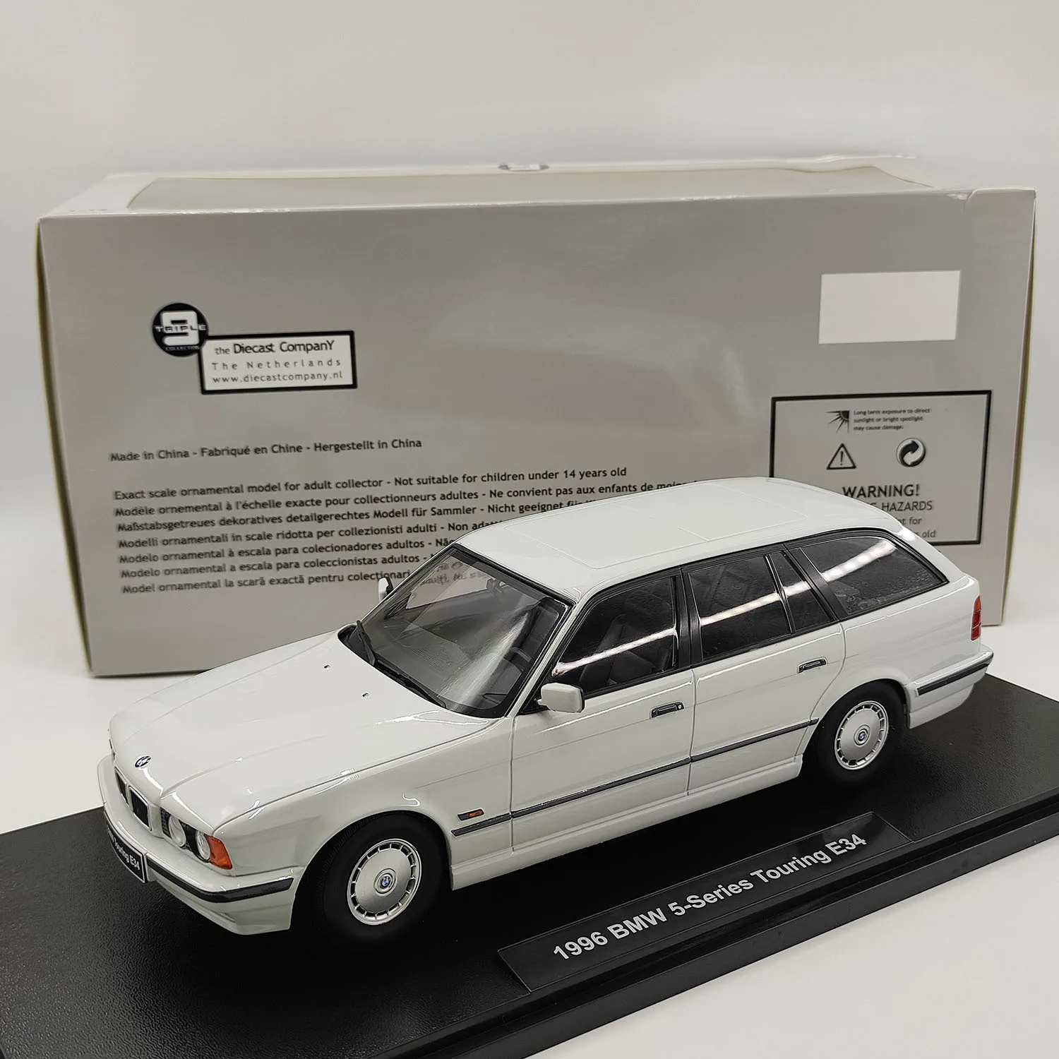 

Diecast TRIPLE9 1:18 Scale 1996 BMW 5 Series Estate E34 White Alloy Car Model Collectible Toy Gift Souvenir Display Ornament