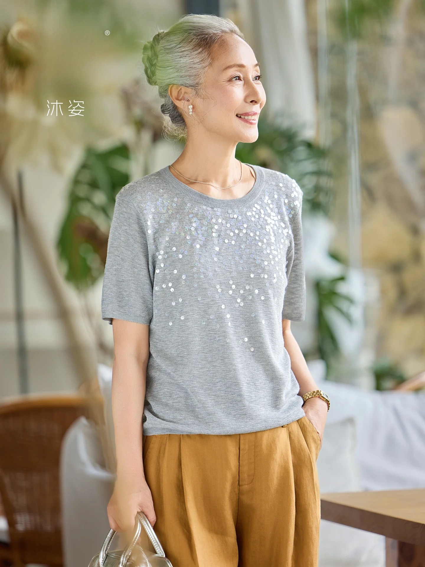

Muzhi Mom Summer Short Sleeve Sparkling T-Shirt Ice Silk Knitted Mid-aged Women's Loose Fit round Neck Top for Elderly Ladies