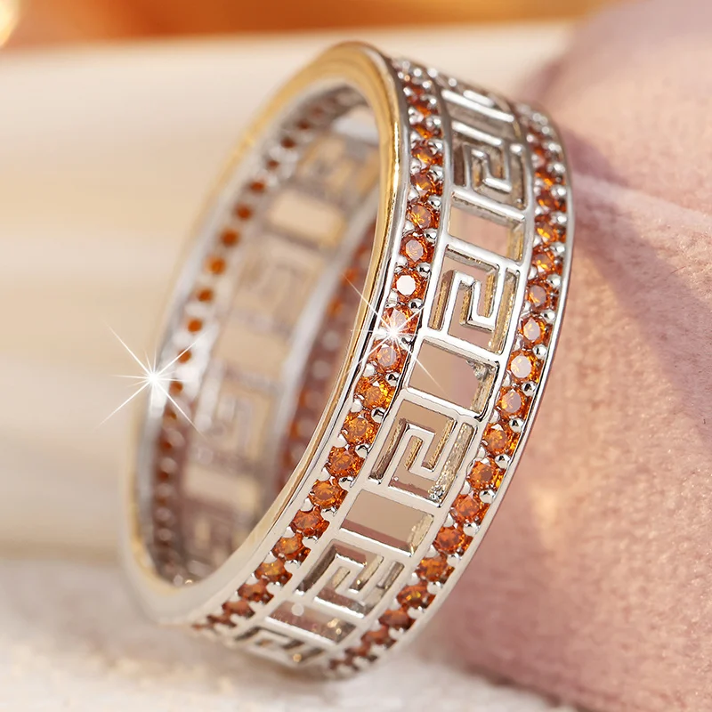 Modischer Luxus-Ring mit Silberbeschichtung für Damen, Geprägtes Hohldesign mit Orangefarbenem Zirkon-Besatz, Alltagsschmuck für den Alltag
