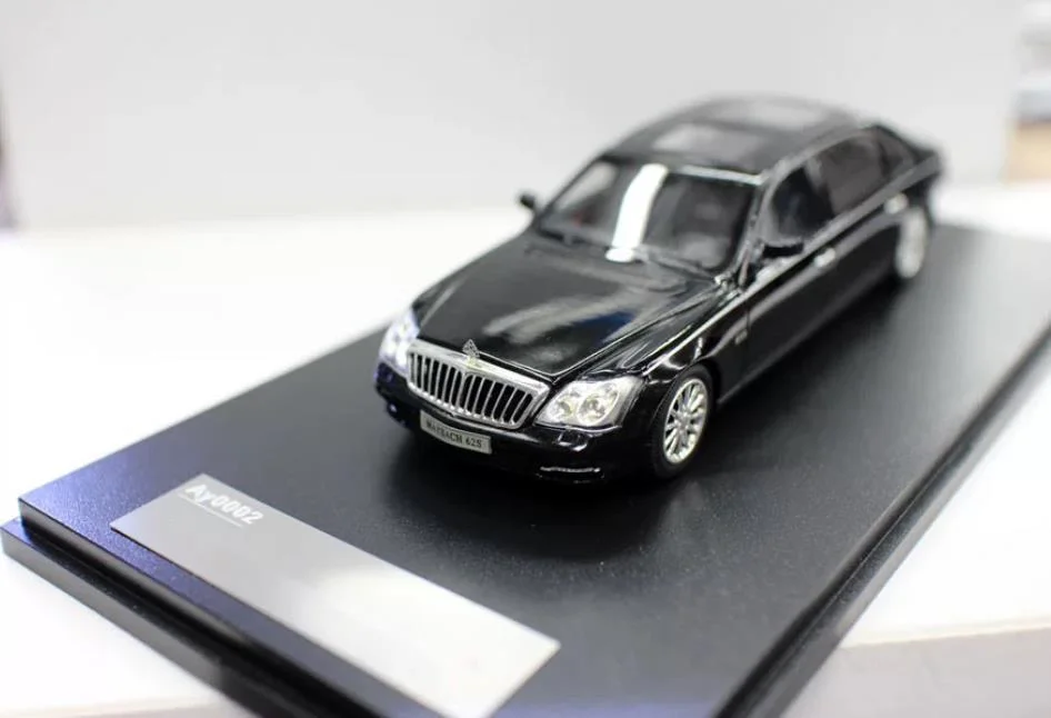 High-end 1:32 New Arrival Special Price Die-cast Metal German Luxury Extended 62S Sedan Model Furniture Display Toys Children