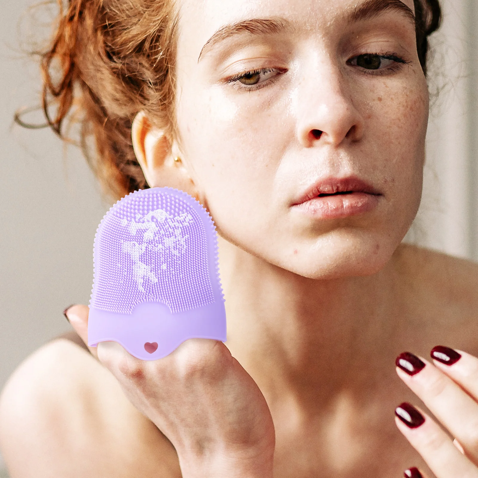 Ferramenta compacta de limpeza facial, escova de lavagem leve feita de silicone para cuidados diários, dispositivo esfoliante de cuidados com a pele, adequado para mulheres
