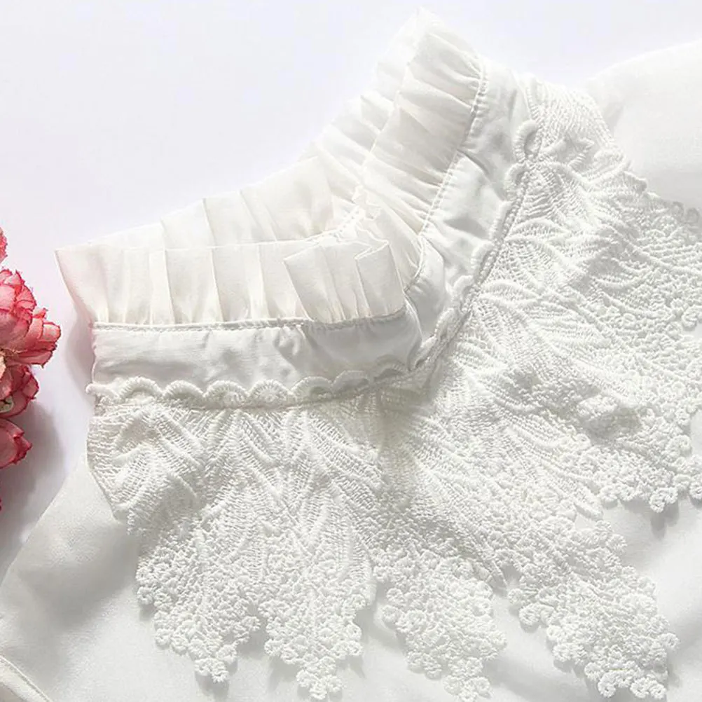 

1Pcs Women Floral Lace Neckline Fake Collar Detachable Half Shirt Collar White Fashion Accessory for Dresses Sweaters T-Shirts
