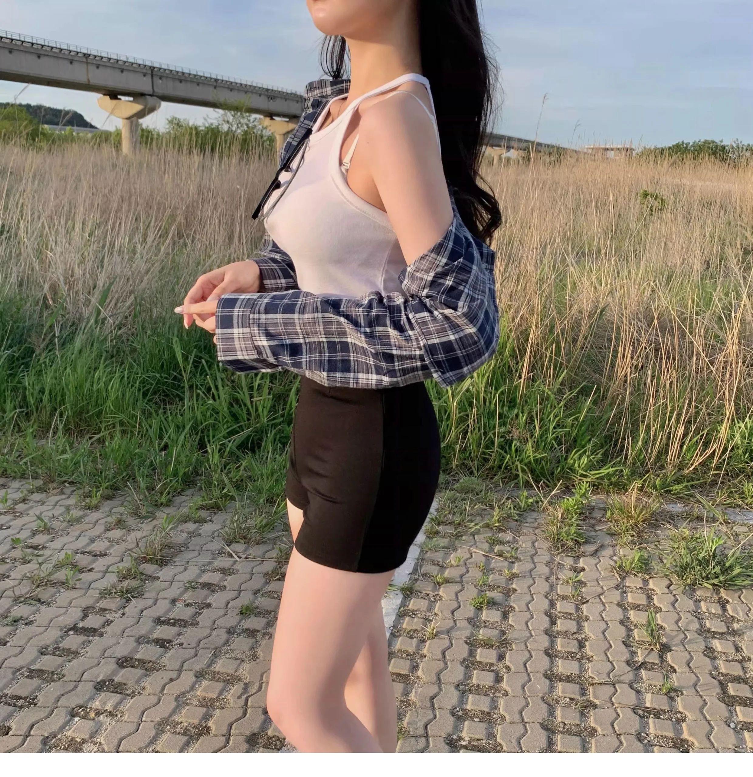 2026 Hochgeschnittene, schmal geschnittene schwarze elastische Shorts für Damen – vielseitige figurbetonte Straight-Leg 3-Punkte-Hotpants für Mädchengruppen – Detail 7