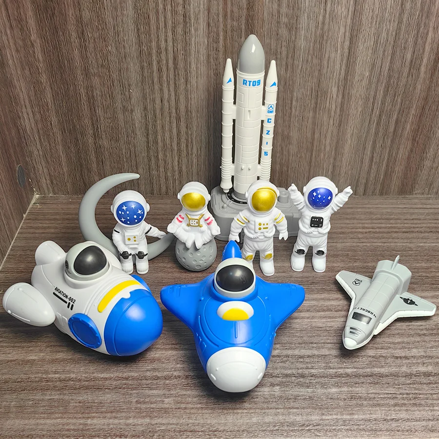 

Набор космических игрушек для мальчиков, вмещает запуску космических ракеток и нажимных ракеток, игрушечных машин с космическим кораблем, 4 астронавта.