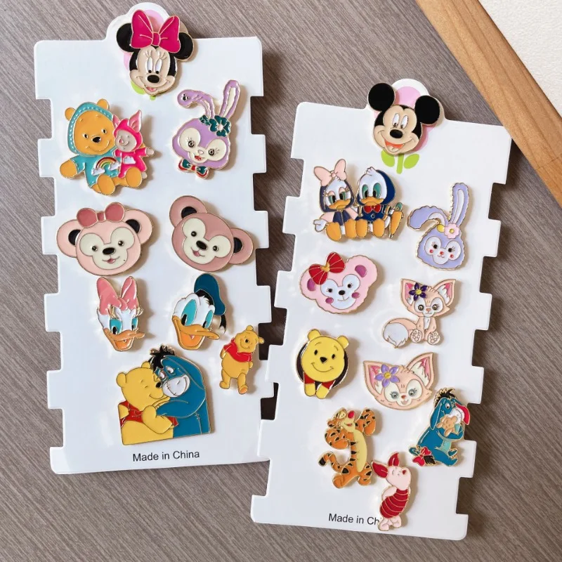 Broches de esmalte de Mickey Stitch de Disney para mochila, insignias de dibujos animados de Minnie Pooh, accesorios de regalo para niños