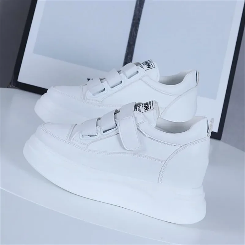 Sepatu kets 2024 tersembunyi 8cm wanita, sepatu sneaker wanita nyaman Platform Wedge musim gugur musim dingin