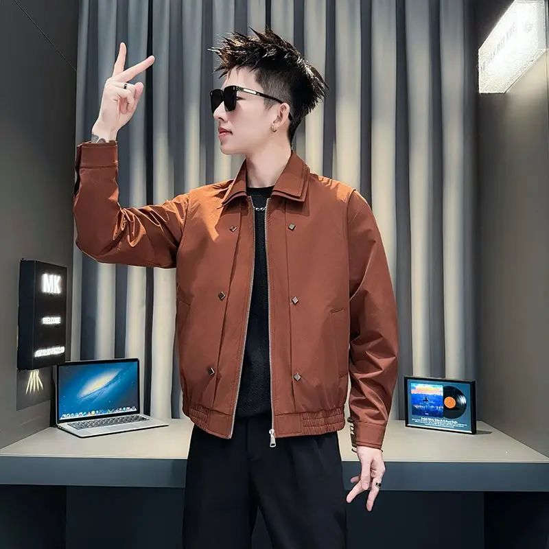 سترة دراجات نارية أمريكية أنيقة لربيع وخريف 2025 بتصميم ياقة عالية للرجال، قميص شبابي شعبي من البوليستر بأكمام طويلة وسحاب