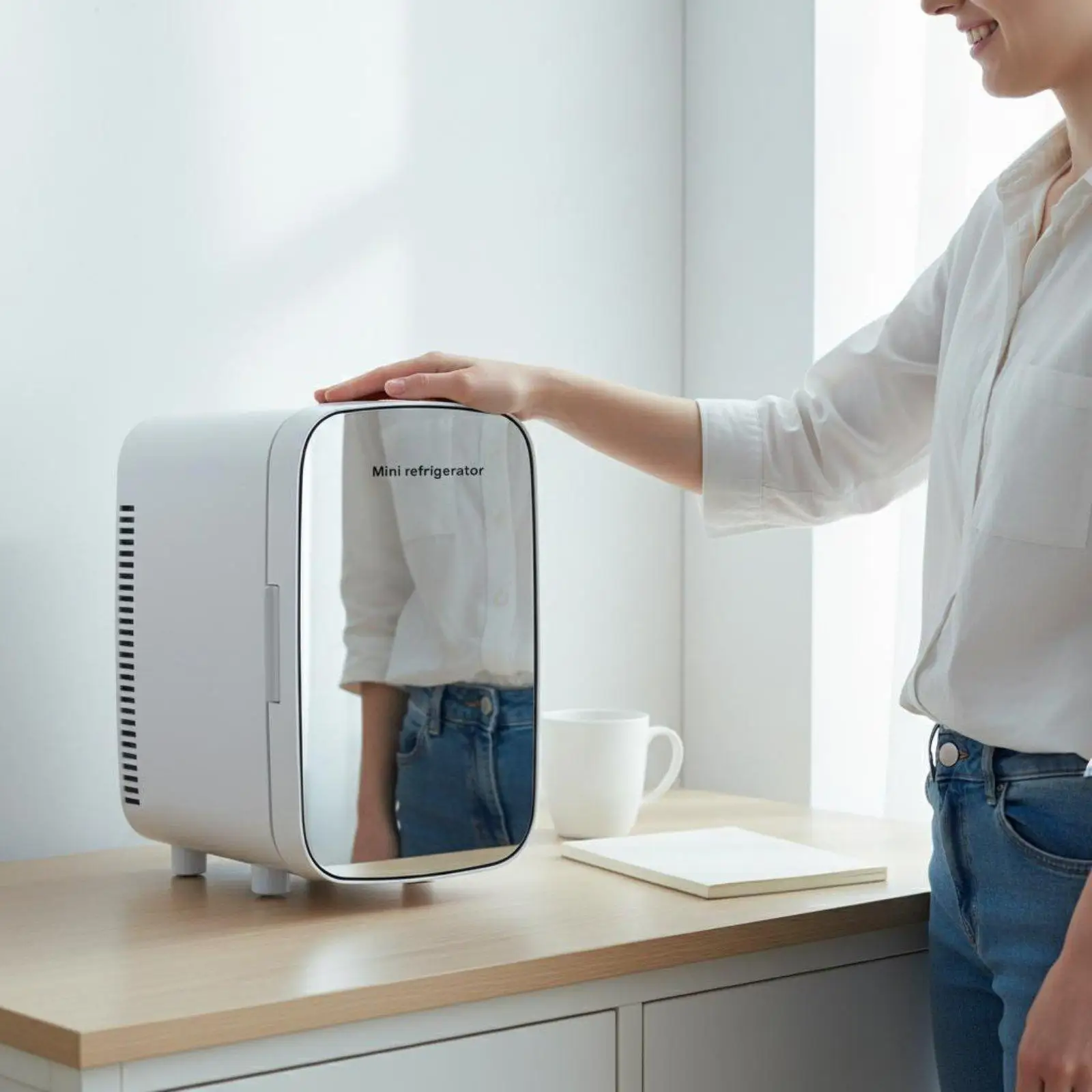 mini-refrigerateur-10l-taille-compacte-usage-polyvalent-mini-refrigerateur-petit-refroidisseur-de-cosmetiques-pour-etudiants-utilisateurs-de-maquillage-chambre-de-dortoir