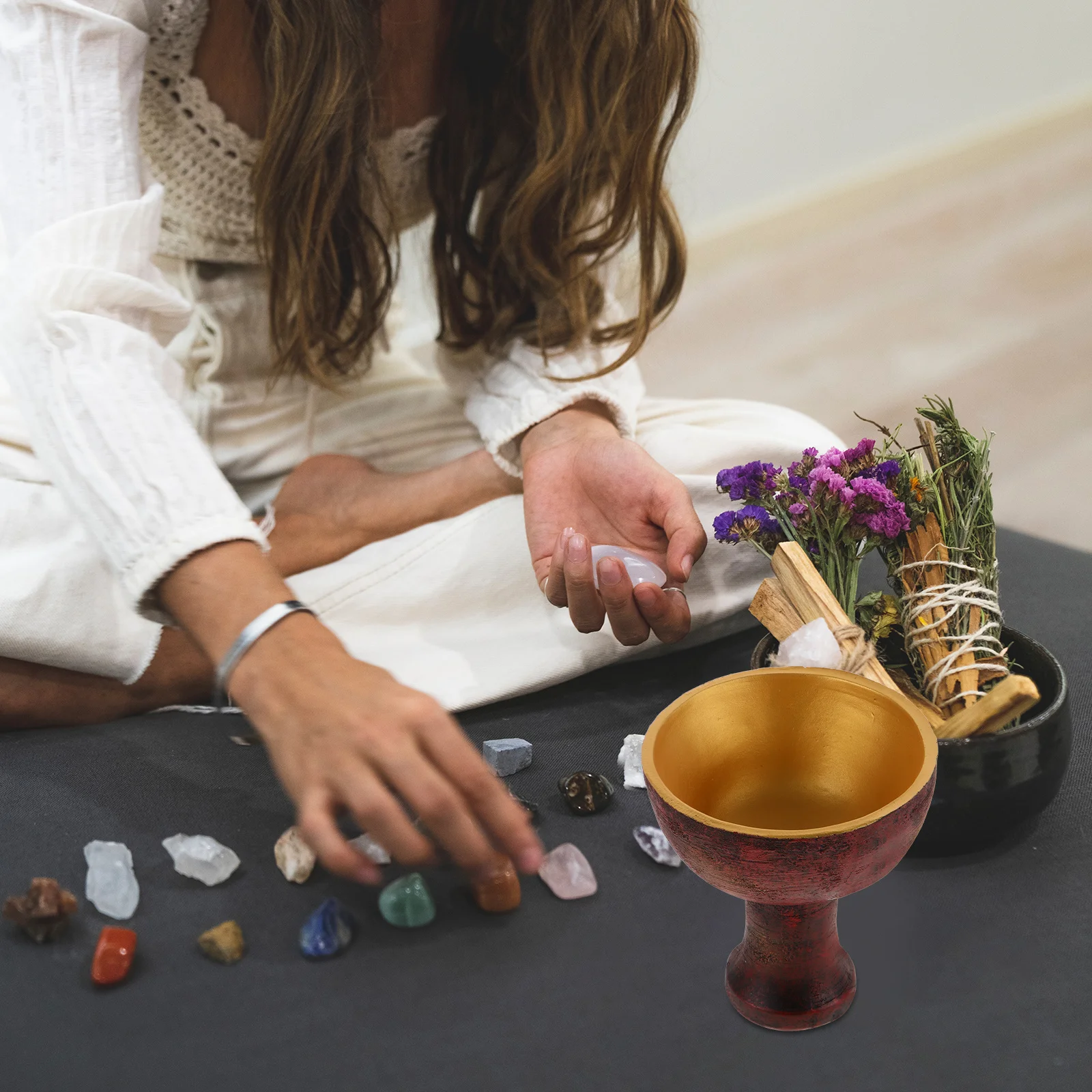 

1Pcs Resin Holy Grail Sacrifice Tool Retro Color Religious Ornament Energy Gathering Wine Cup Decoration Religious Resin Craft