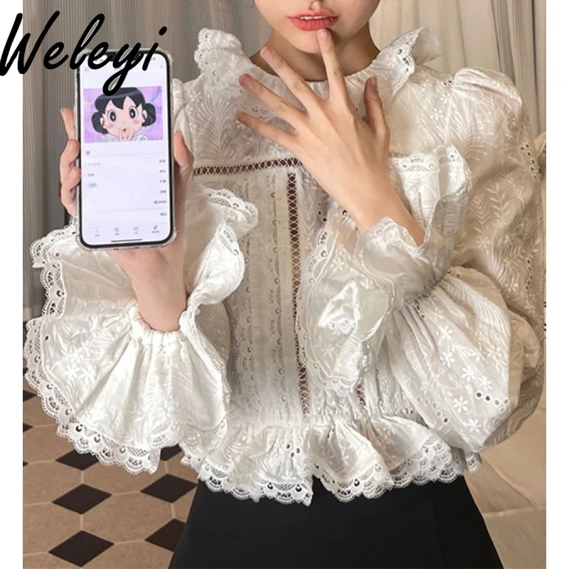 French Temperament Beautiful Small Tops White Lace Shirt Women's Autumn 2025 New Flared Sleeve Doll Collar Loose Fashion Blouse
