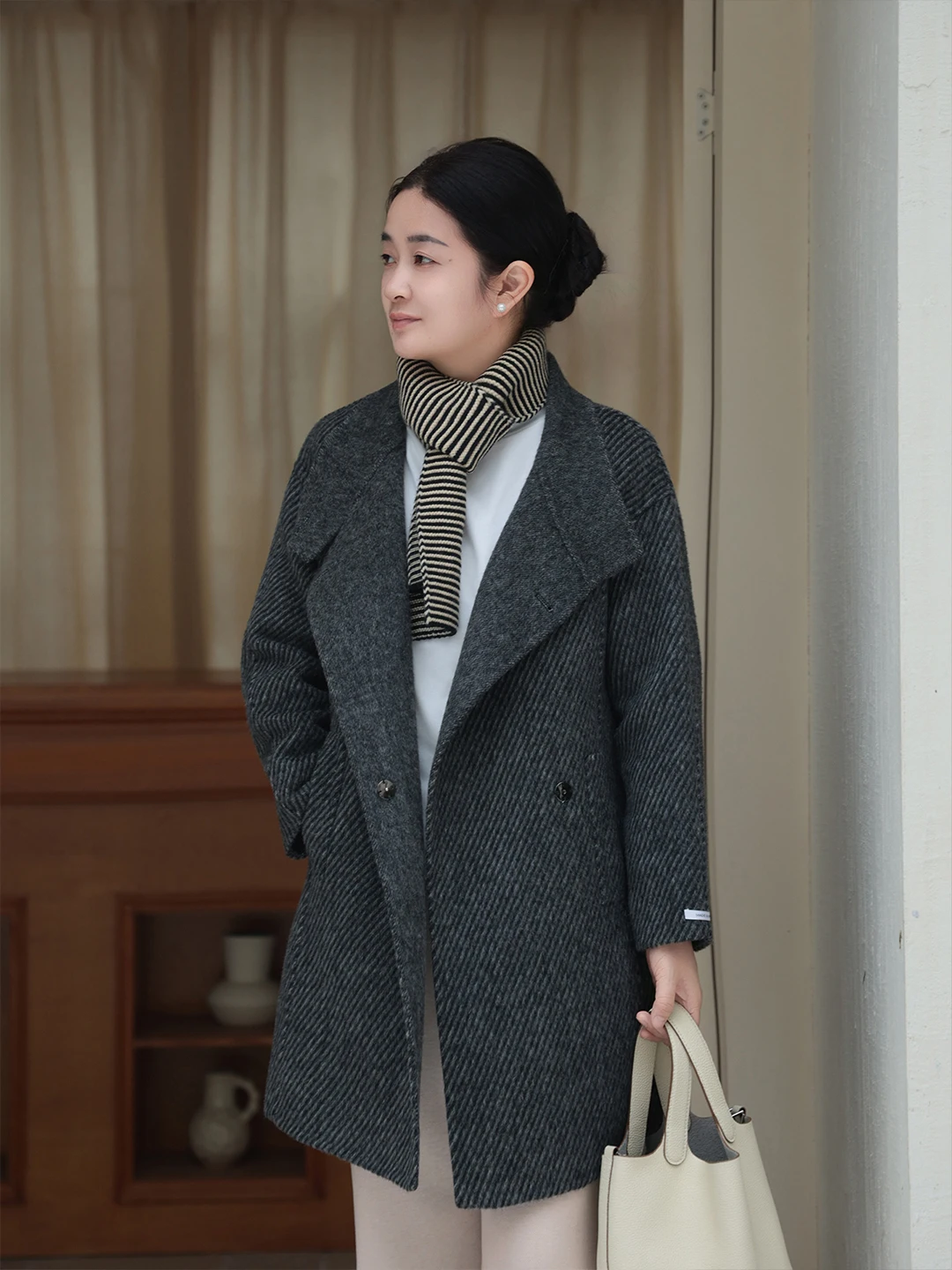 

Женская двусторонняя шерстяная куртка с воротником-стойкой средней длины в классическом стиле от Ma Xiang FSY5056