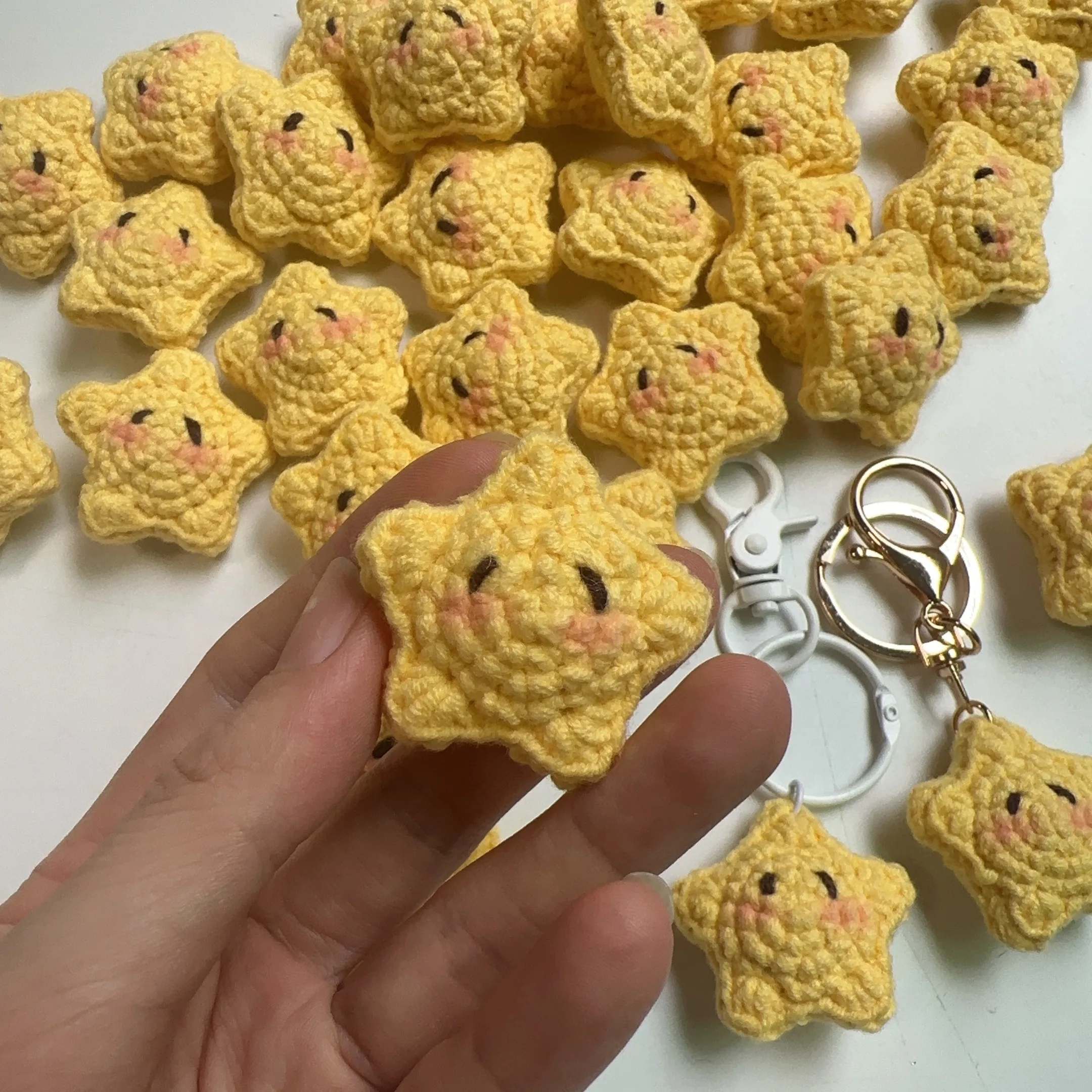 5pcs 4cm Mini Cute Shy Star Knitted Keychain Handmade Crochet Pendant Car Bag Mobile Phone Gift Wholesale Clothing Decoration