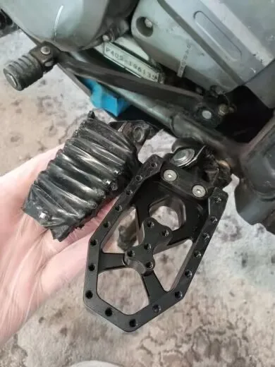 2025 2024 2023 DR650S DR650SE 1996 1997 DR 650 S SE دراجة نارية مساند القدم الموسعة أوتاد القدم واسعة/الدهون أوتاد القدم دواسة لسوزوكي