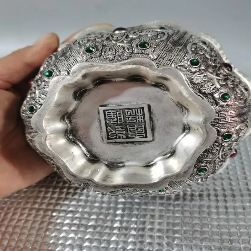 

Qing Dynasty Six-Petal Flower Edge Entwined Branch Pattern Gilded Copper Bowl Handcrafted Inlaid Gemstone Exquisite Vintage Artw