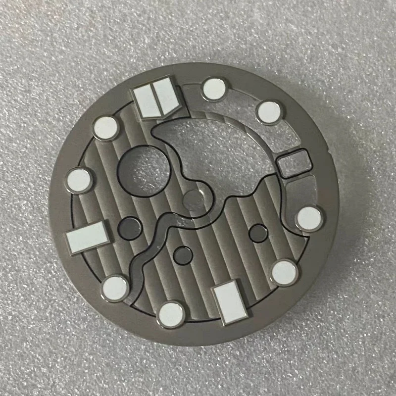 Cadran squelette de 28,5 mm de diamètre vert lumineux pour calibre NH35 / H36 Convient uniquement aux poignées à 3 heures