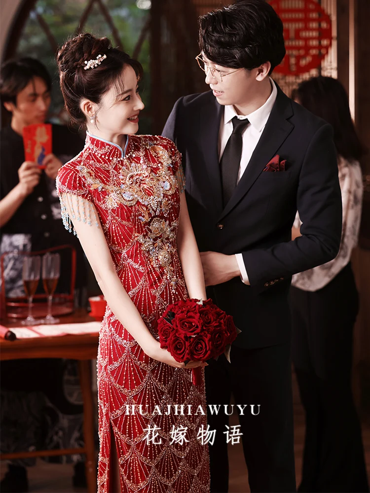 Red Xiuhe Dress Bride 2024 New Thin Chinese Wedding Sequin Toast Bride Banquet Dresses Engagement Tassel Long Modern Cheongsam