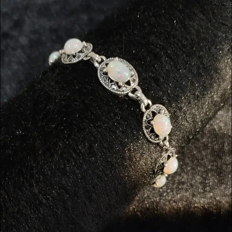 Elegant Fashionable Retro Bracelet Exquisite Synthetic Zircon Inlay Perfect for Valentine's Day Daily Wear and Wedding Occasions