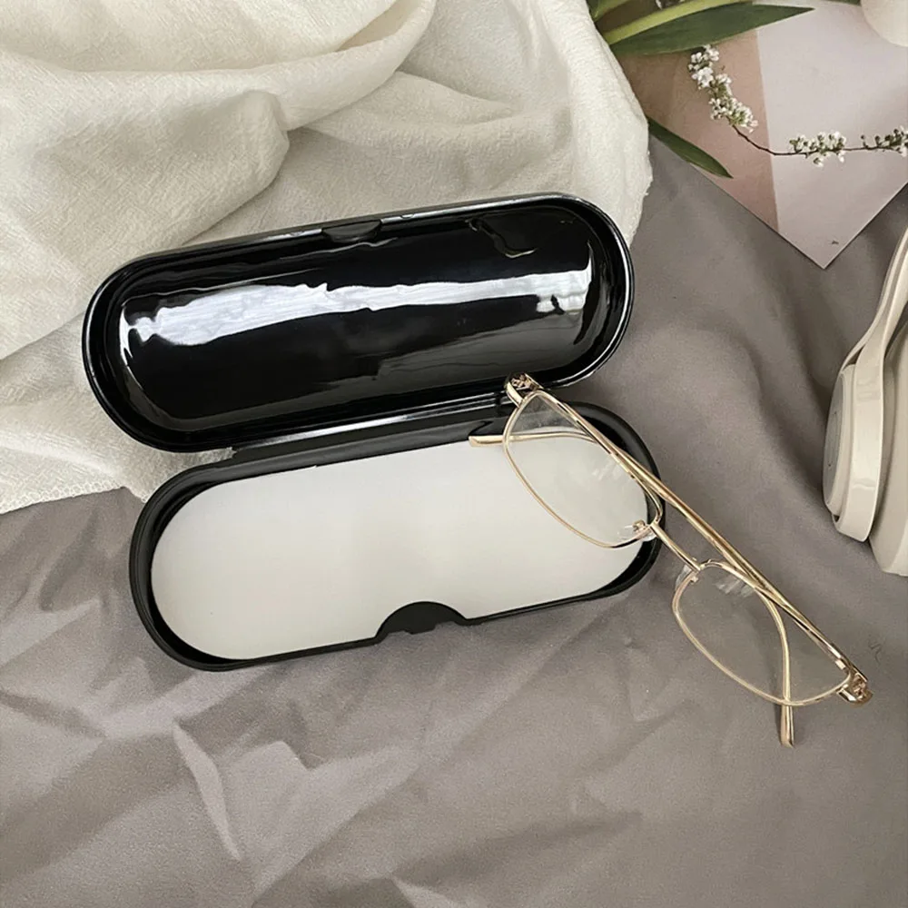 Estuche portátil de plástico para gafas de mujer, caja de almacenamiento para miopía, accesorios bonitos, color crema