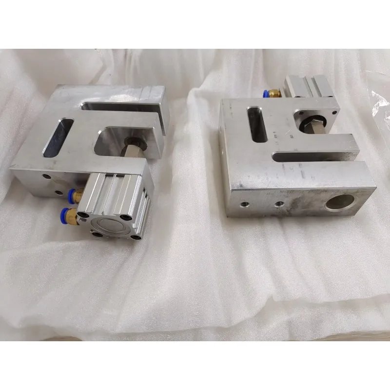 Pneumatic Round Hole Punching Machine 10mm Punching 80mm Feed Width For Packaging Material Perforator