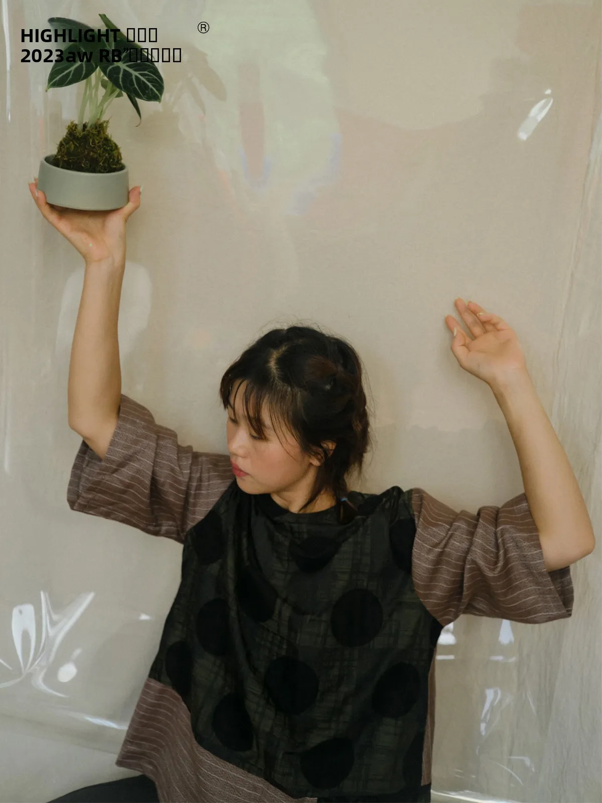 

High-End HIGHLIGHT "RE" Plant 3-Color Chinese Sle Top with Raised Dot Pattern Linen Fabric Regular Length Five Sve T-irt