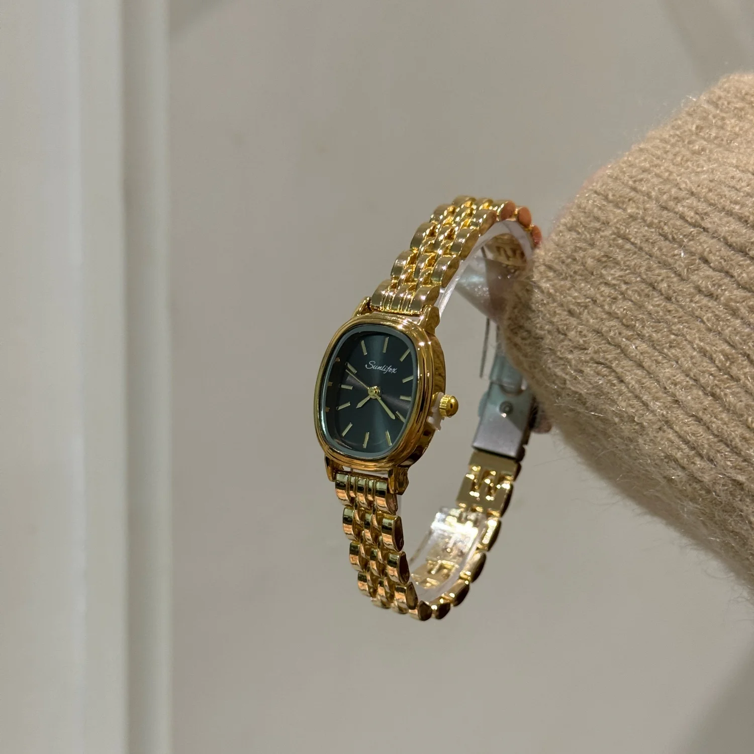 

SUNLIFEX известный бренд кварцевые женские часы с маленьким овальным циферблатом золотой браслет с ремешком часы женские наручные часы дропшиппинг часы