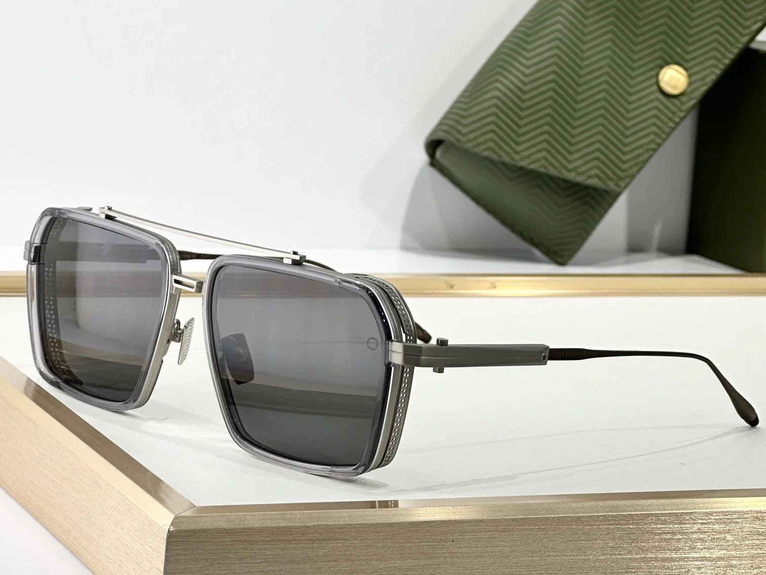 Gafas de sol de alta calidad para hombres y mujeres AKS-510 TAMAÑO 140-152 Estilo UV400 Moda retro Diseño especial Gafas de sol con caja