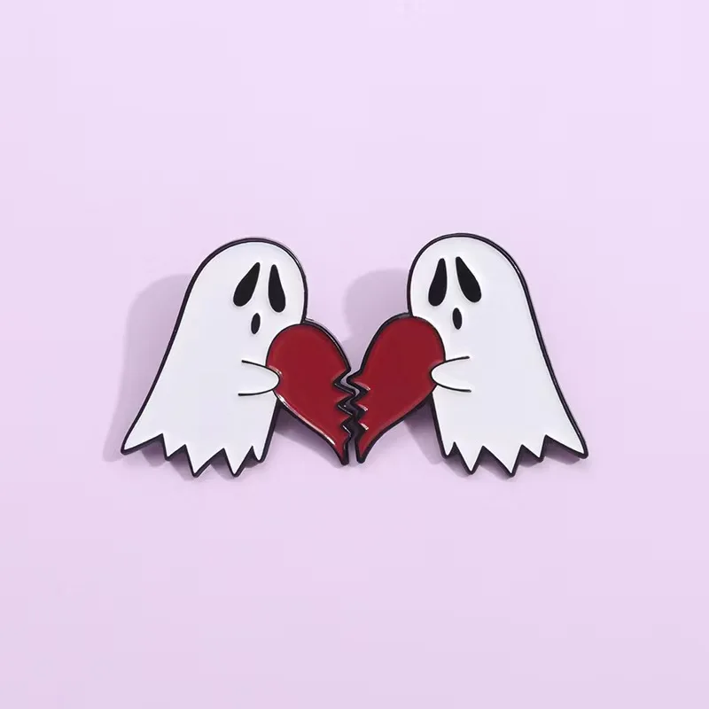 Heartbreaking Ghost Enamel Pins Heart Cute Ghost Brooches Lapel Badges Gothic Jewelry Halloween Gift For Woman Kids Wholesale