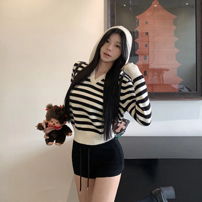 

Trendy Striped Hooded Knitwear Long Sve Women's Base Layer Faionable Inner Wear Autumn Winter New Arrival Straight Cut