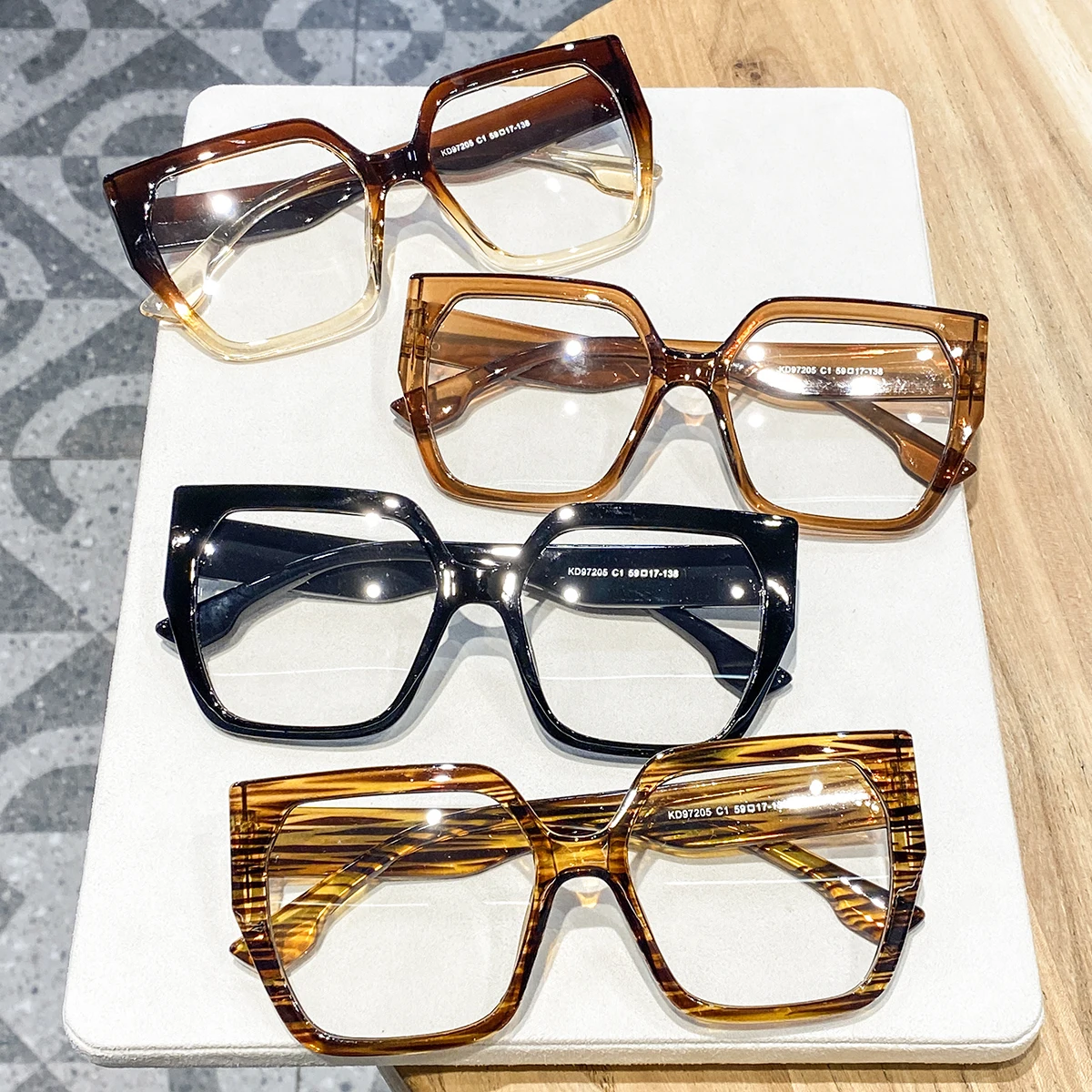 4 Pairs of Women's Cat-Eye Frame Square Decorative Glasses, Retro and Stylish, Slimming and Trendy Women's Glasses, Suitable for Daily Outings, Shopping, Casual Wear, Dating, and Commuting