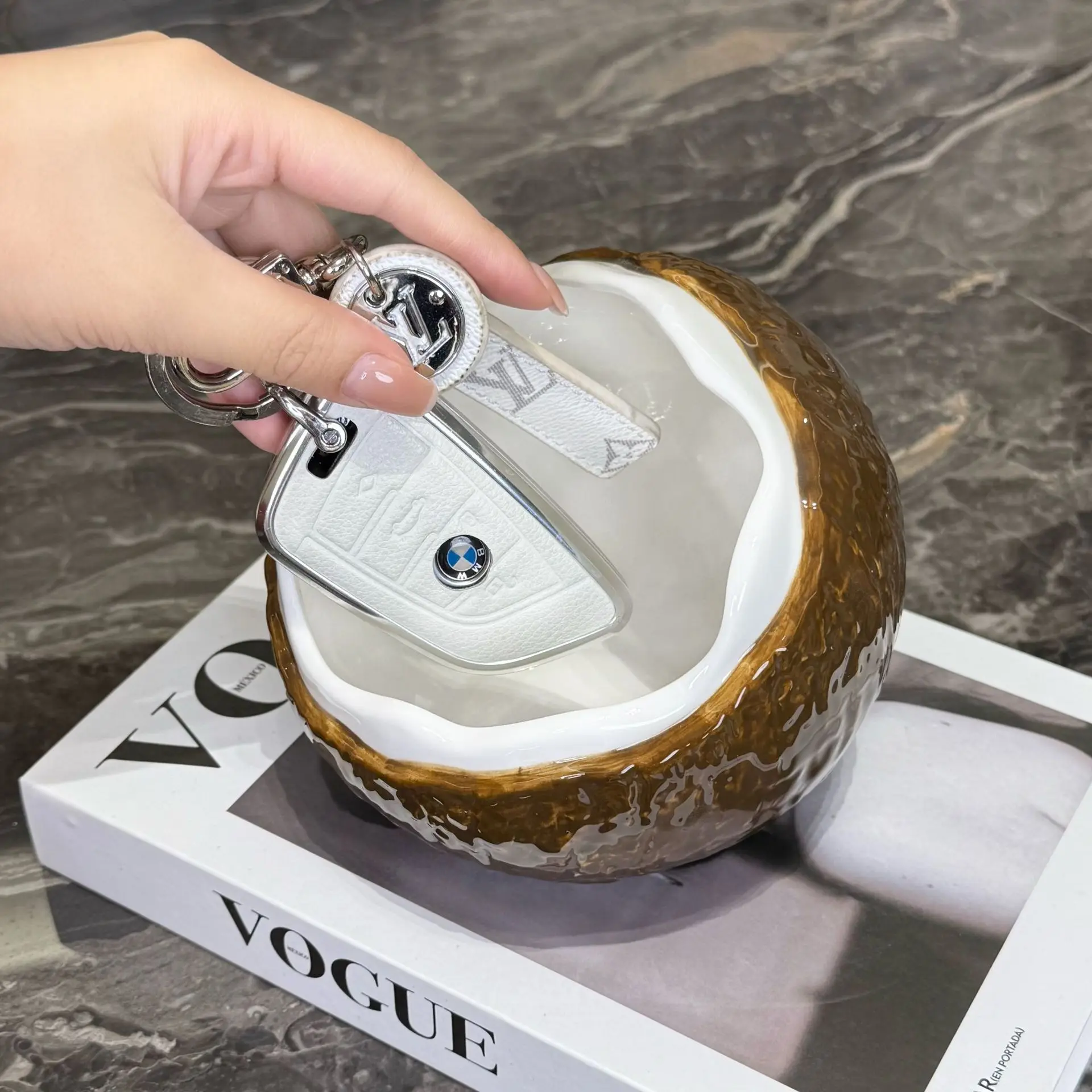 

Ceramic Coconut Entrance Key Storage Living Room Ornaments Desktop Decorations housewarming Gifts Home Fun Coconut Decorations