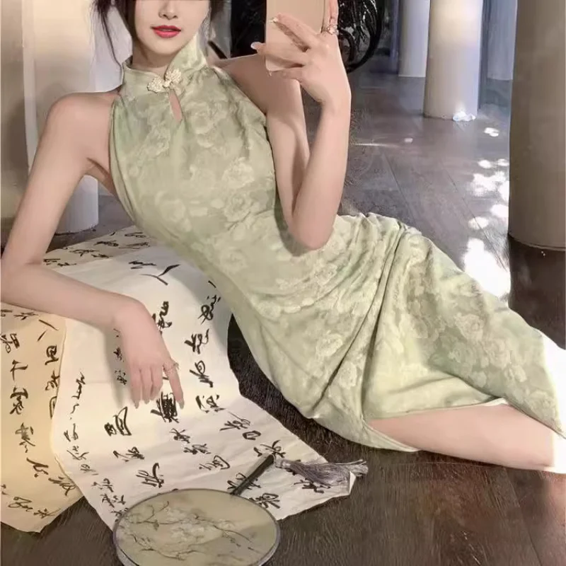 

Новое китайское стильное платье в национальном стиле, крутое зеленое улучшенное Cheongsam, сексуальное соблазнительное красивое платье с бретелькой на шее для женщин, лето