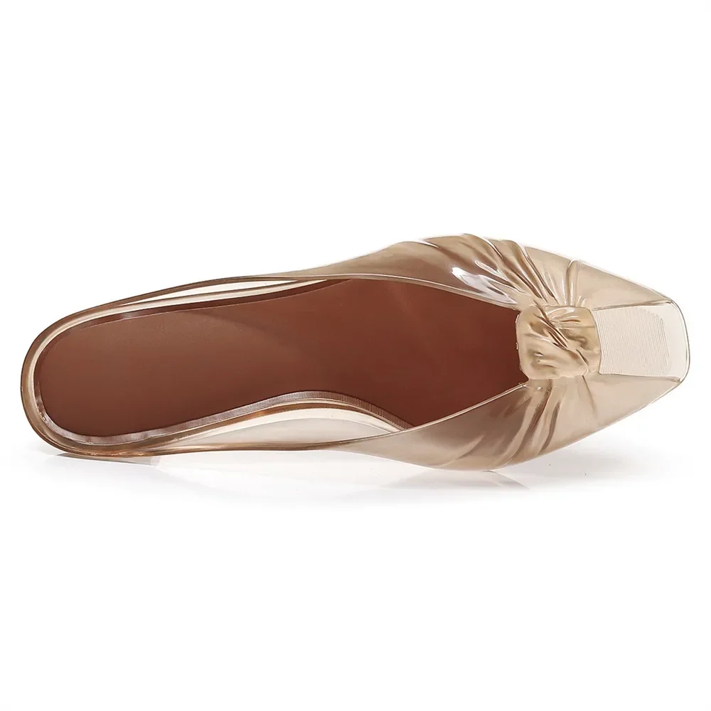 Sommerliche Damen-Sandalen in Rauchgrau, Jelly-Mules mit geknoteter Vorderseite, Peeptoe, transparent, mit mittelhohem Absatz, zum Hineinschlüpfen, für lässige Strandpartys. – Detail 14