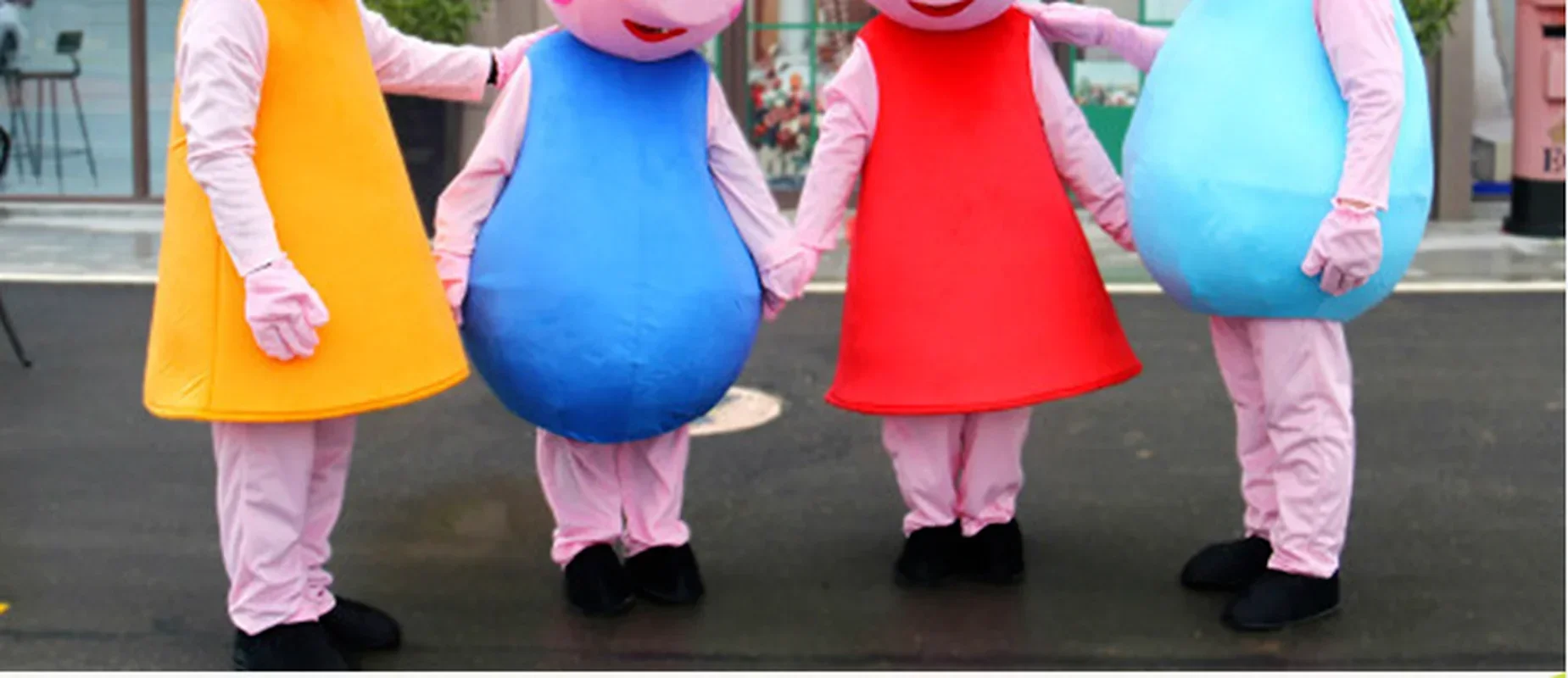 

Cute Adult Pig Cartoon Character Animal Mascot Costumes with Red Dress for Kids Events Fancy Outfits