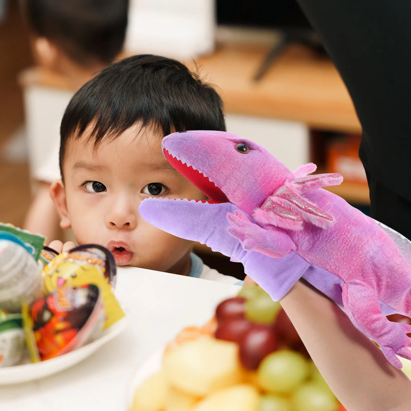 

Мягкая кукла-аксолотль для детей 4-8 лет с подвижной мордочкой, идеальна для чтения книг, развития детско-родительских отношений и творчества