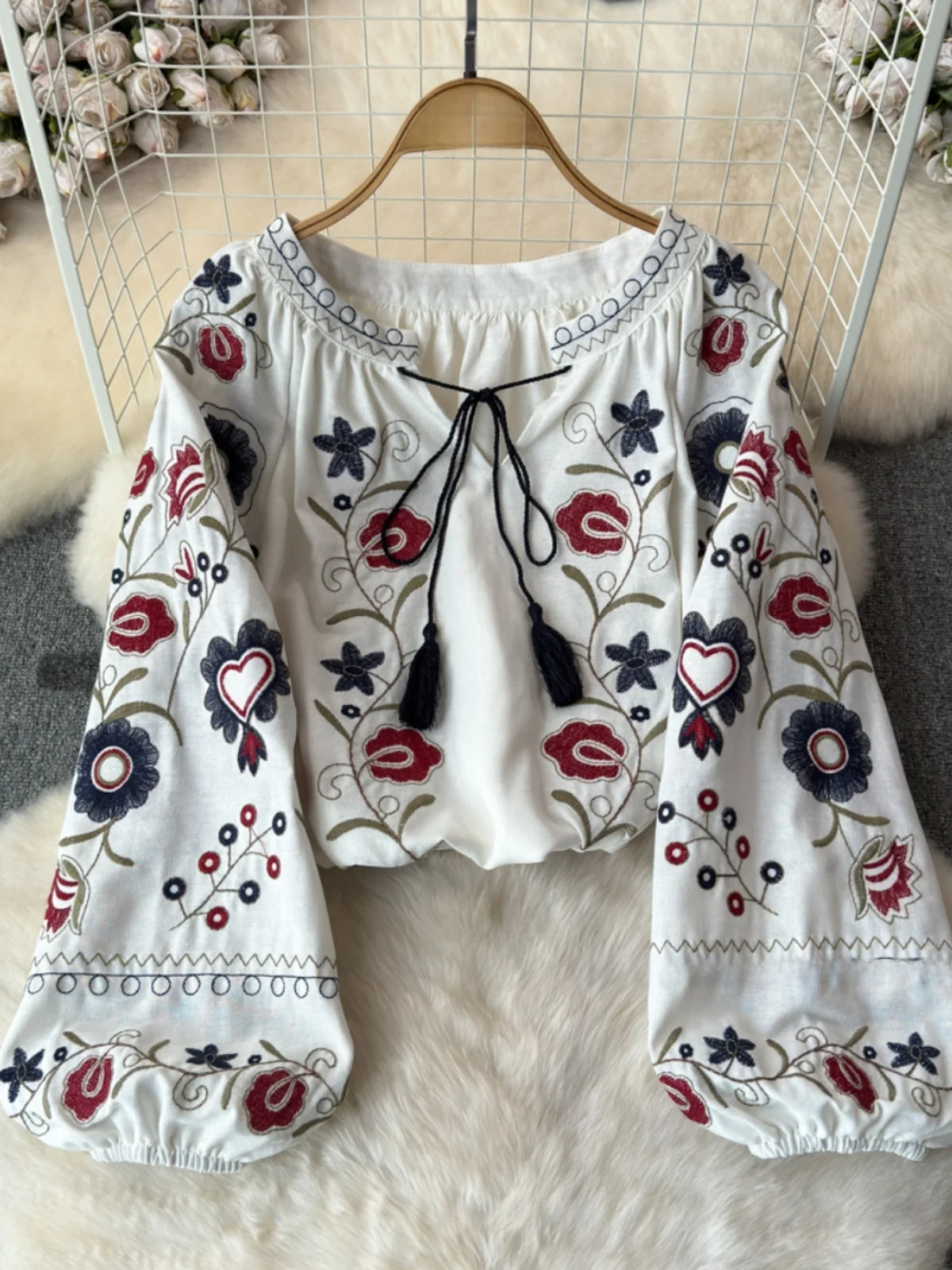 قميص نسائي فضفاض بأكمام فانوس وتطريز ثقيل بأسلوب عرقي، تصميم جديد للربيع والخريف يبرز الرشاقة