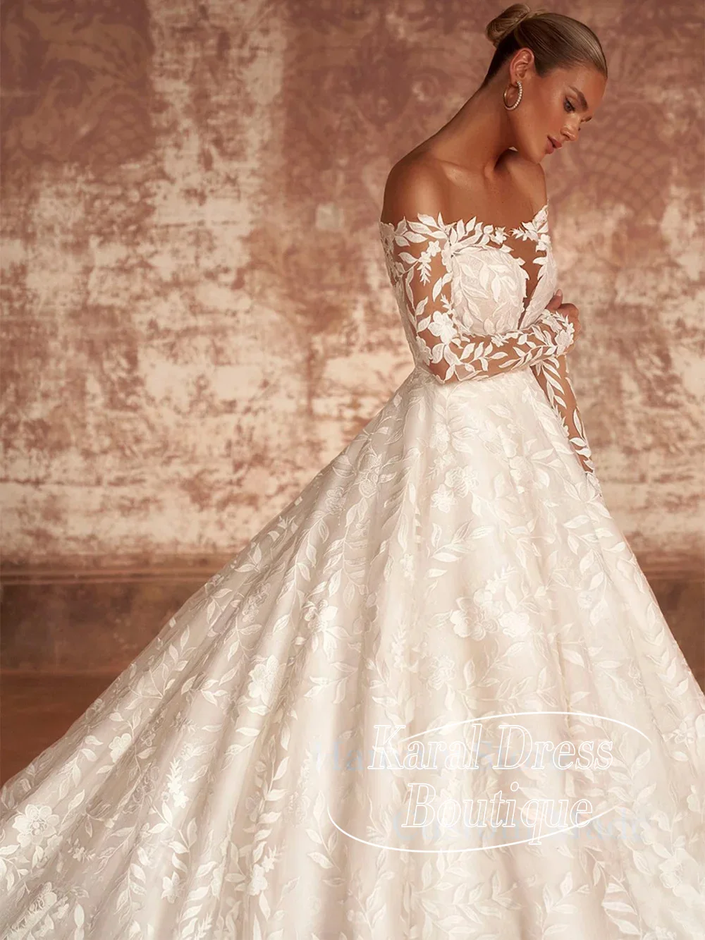 

Romantic Ball Gown Evening Dress Customized Boat Neck Long Sleeve Exquisite Lace Sweep Train Woman Bridal Gown Vestido De Noiva
