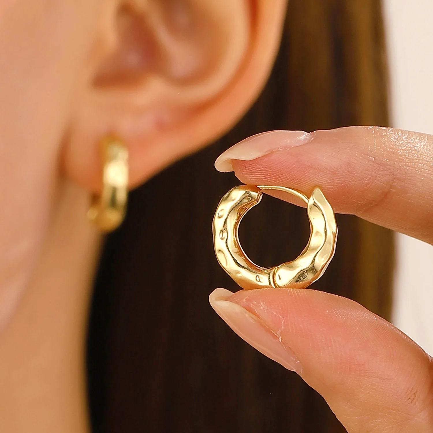 Vintage Gold Color Irregular Circle Earrings For Women Metal Earing Jewelry 2024 Trending Pleated Round Hoop Earrings Pendientes