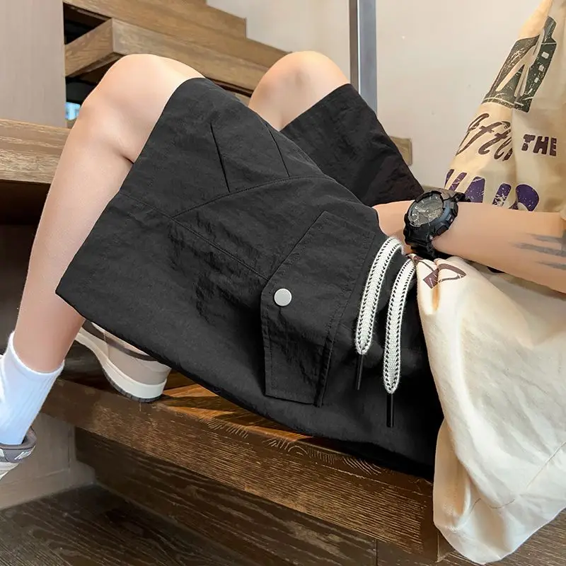 Pantaloni corti da uomo Pantaloncini cargo Bermuda da uomo neri larghi comodi Estate 2025 Moda Street Style giapponese Nylon largo