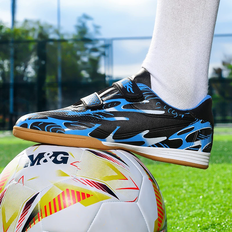 

New Men Kids Match Soccer Shoes Grass Boys Professional Football Boots Ultralight Futsal Non-Slip Training Shoes Drop Shipping