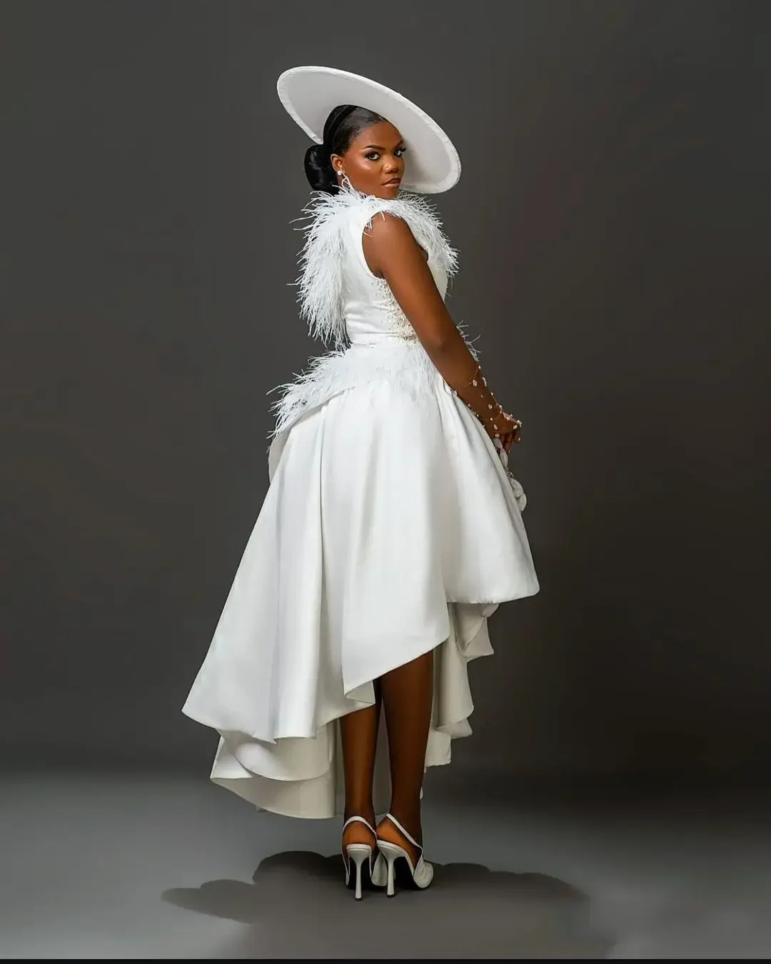Customized One Shoulder Feather Short High Low Wedding Dress Vestidos De Novia Satin  Bridal Dress