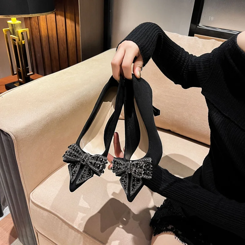 

2023 Fall/Winter New Black Widow Bow High Heels for Women, Sexy Pointed Toe Stiletto Shallow Versatile Rhinestone Pumps
