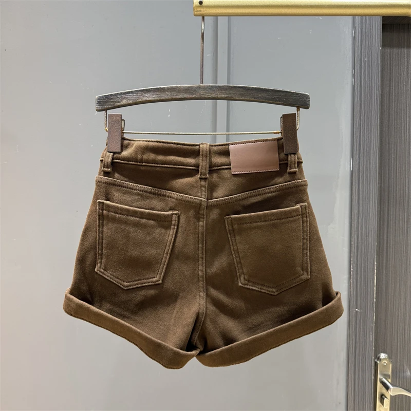 กางเกงยีนส์ขาสั้นทรงบูทขาบานเอวสูงทรงสลิมสำหรับผู้หญิง ผ้าฟลีซบุซับใน ขอบรีดสไตล์อเมริกัน คอลเลคชั่นใหม่ ฤดูใบไม้ร่วง-ฤดูหนาว ปี 2025