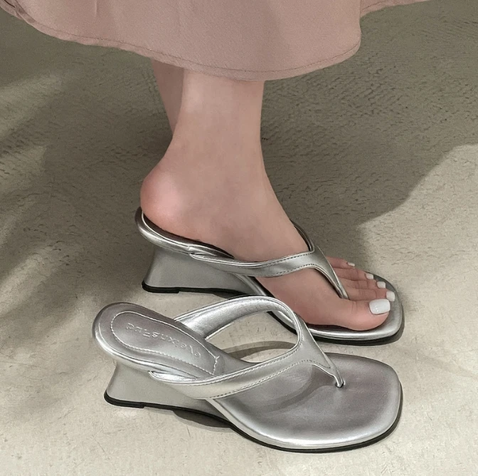 

Женские шлепанцы на высоком каблуке, лето 2023, шлепанцы с застежкой на носок, модные туфли-лодочки, французские сандалии на танкетке, женская обувь с квадратным носком, сандалии