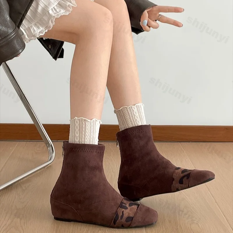 

Повседневные короткие ботинки с квадратным носком в стиле ретро для женщин, новинка 2023 года, осенние модные универсальные удобные ботильоны