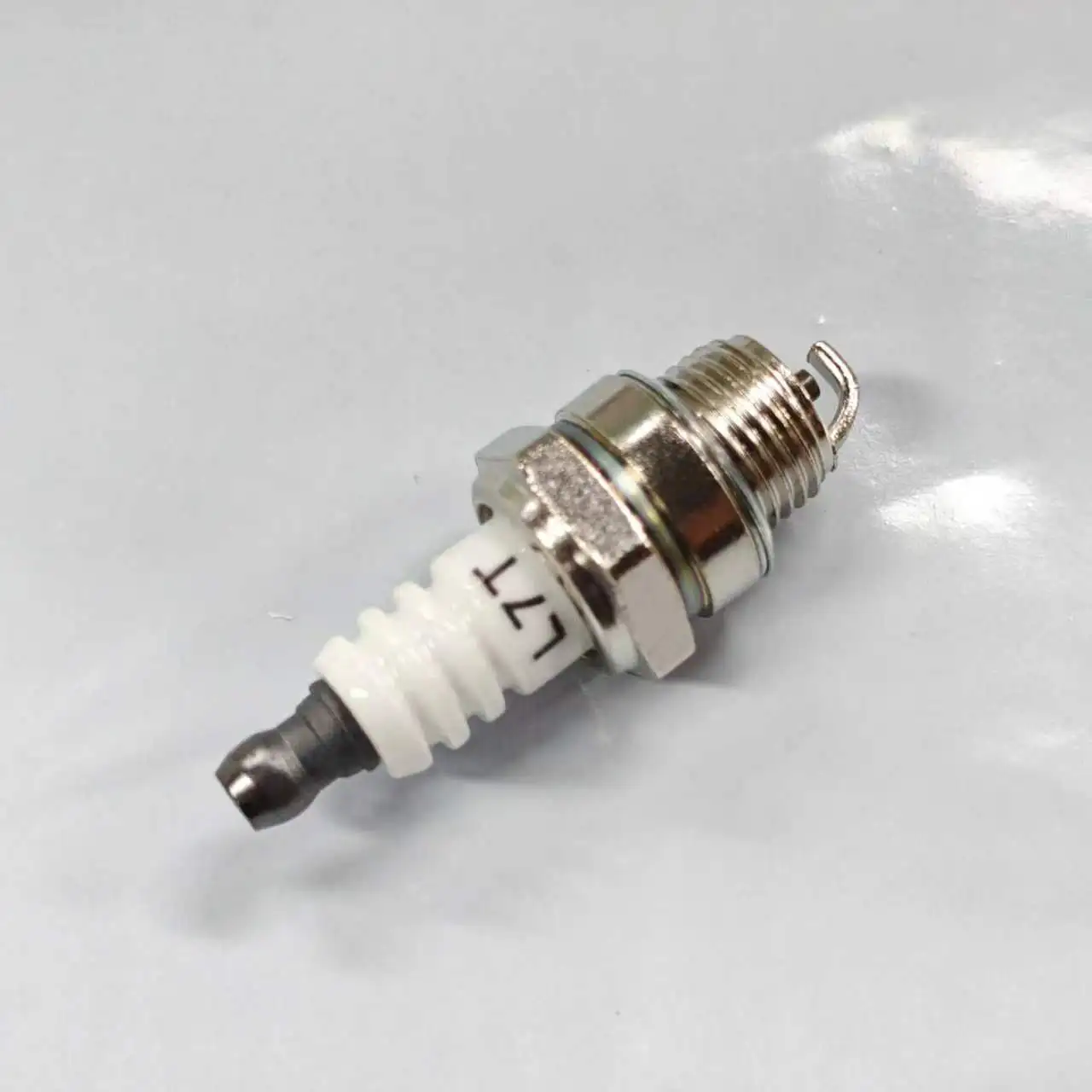 2/5pc L7T Spark Plug for Chainsaw Grass Trimmer Weed Eater and Brush Cutter Motosierra Gasolina Chainsaws Spare Part Garden Tool