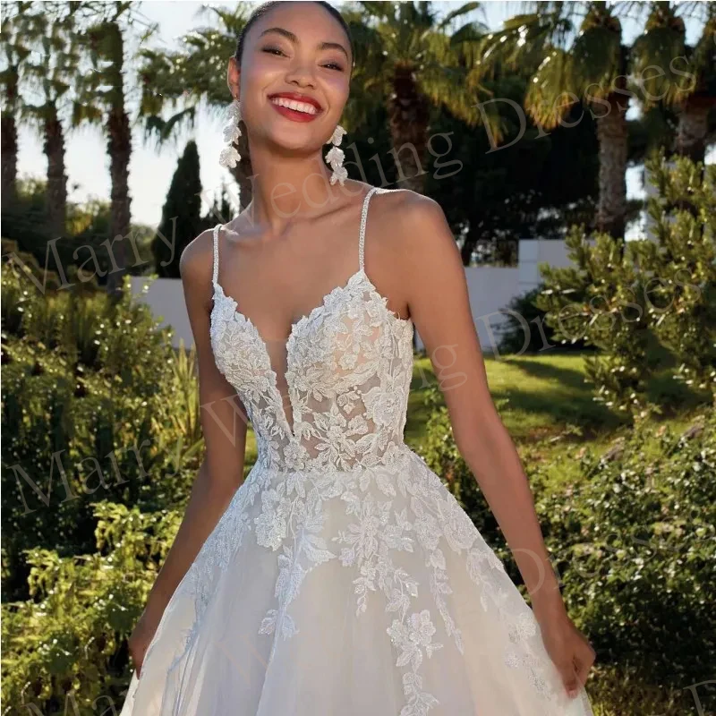 Vestidos De Noiva A Line Tulle com Applique De Renda, Correias De Espaguete, Vestidos De Noiva Sem Costas, Querida Elegante, Requintado