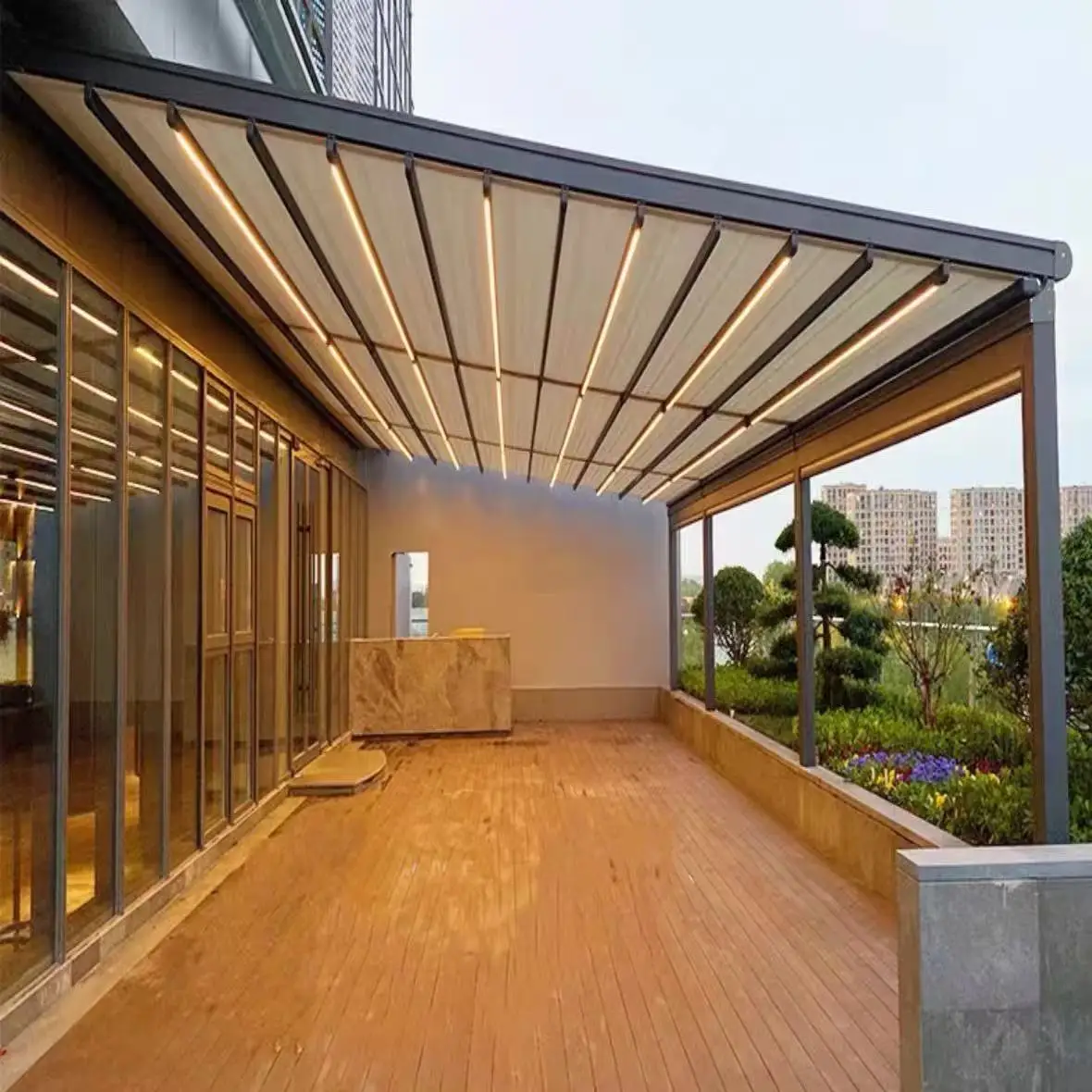 Aesthetic Luxury Electric Retractable Patio Awning Effective Wind Sun Protection For Home Hotel Restaurant Outdoor Terrace
